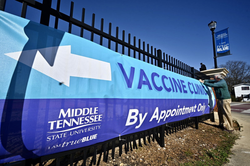 Banners promote new MTSU vaccine site
