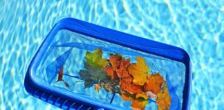 4 Ways to Keep the Pool Clear Without the Pump