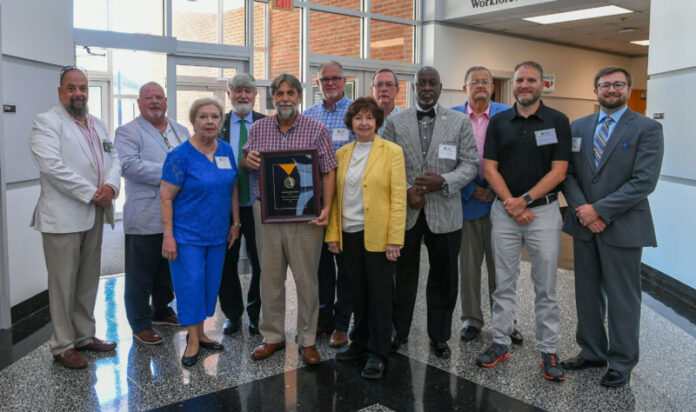 The Maury County Commission receives the 2022 Chancellor’s Award for Excellence in Philanthropy on behalf of the Tennessee Board of Regents.